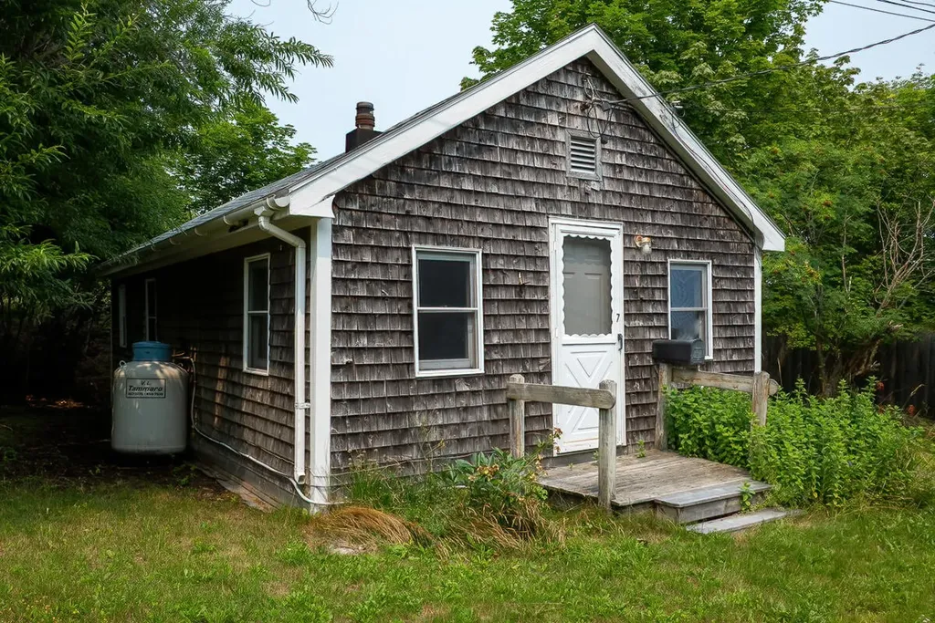 7 Mckinley Street Eastport ME 04631
