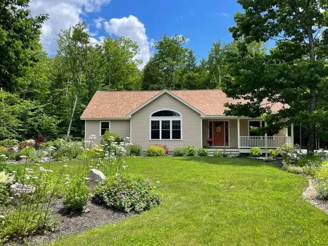 36 Whitney Way Raymond ME 04071
