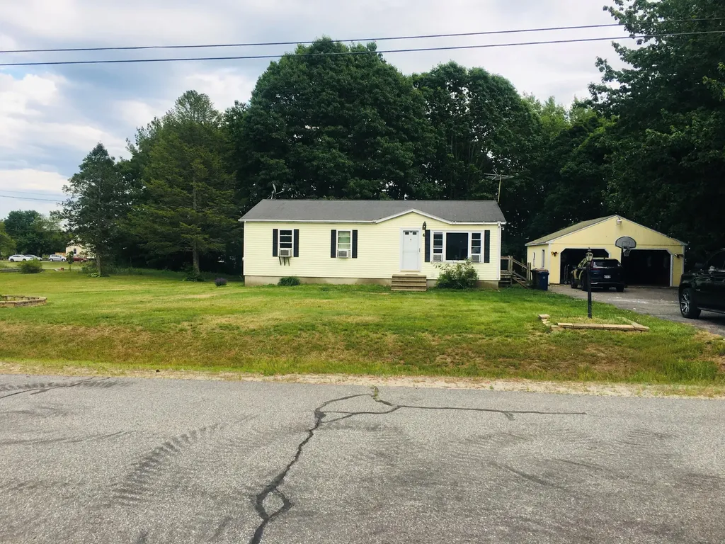 4 Michelle Way Saco ME 04072