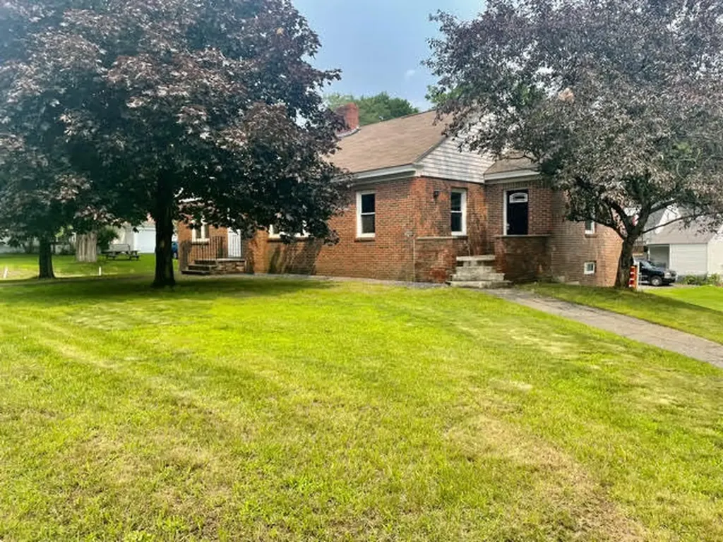 63 Western Avenue Waterville ME 04901