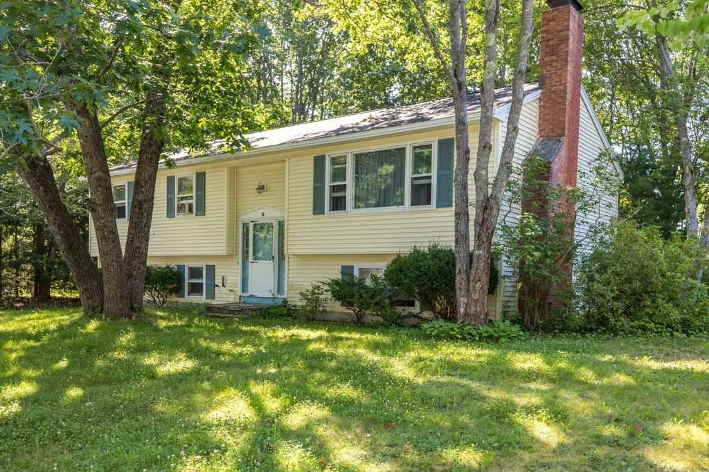 31 Bouchard Drive Brunswick ME 04011