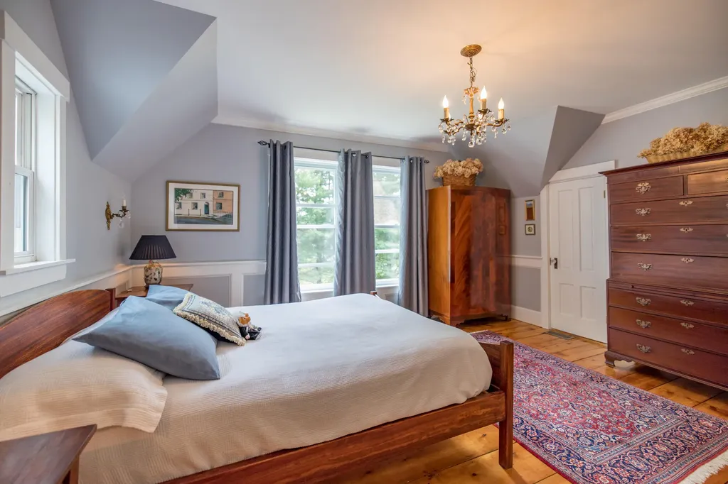 1048 Hotel Road Auburn ME 04210