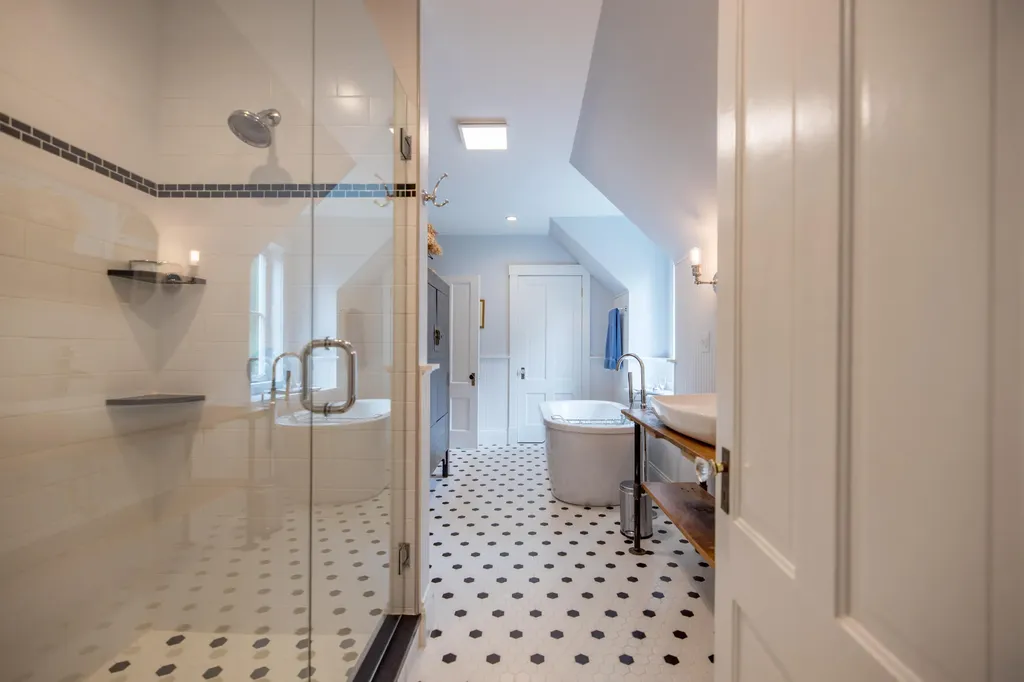 1048 Hotel Road Auburn ME 04210