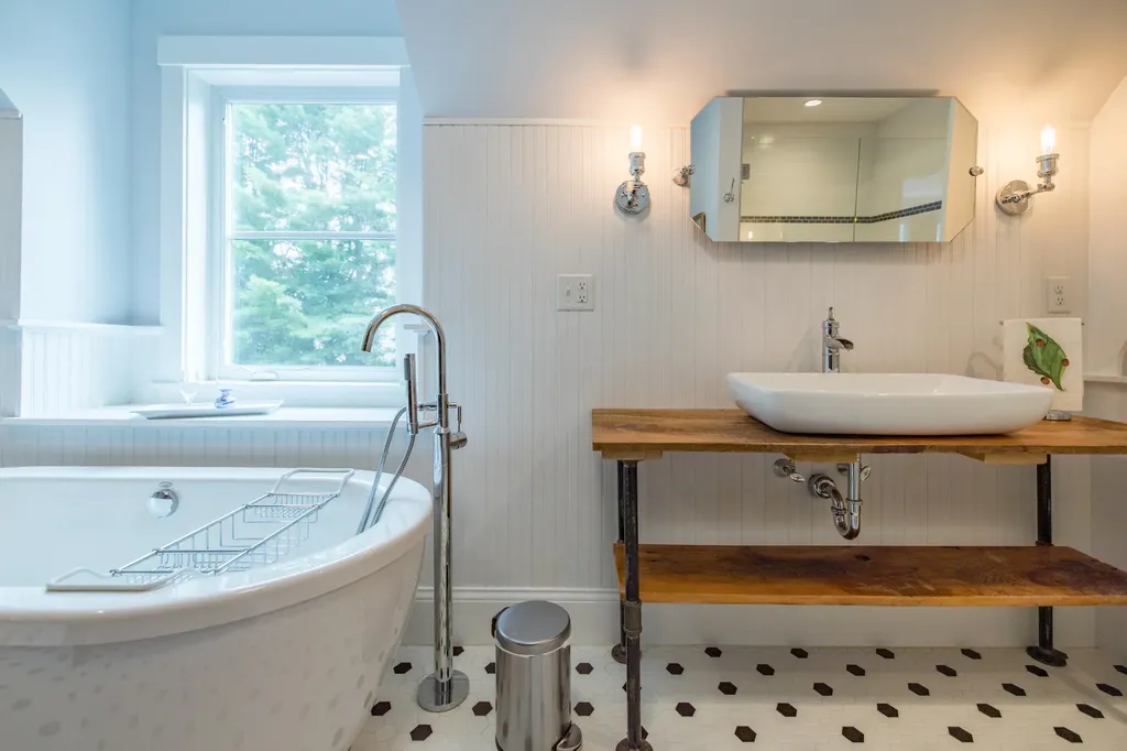 1048 Hotel Road Auburn ME 04210