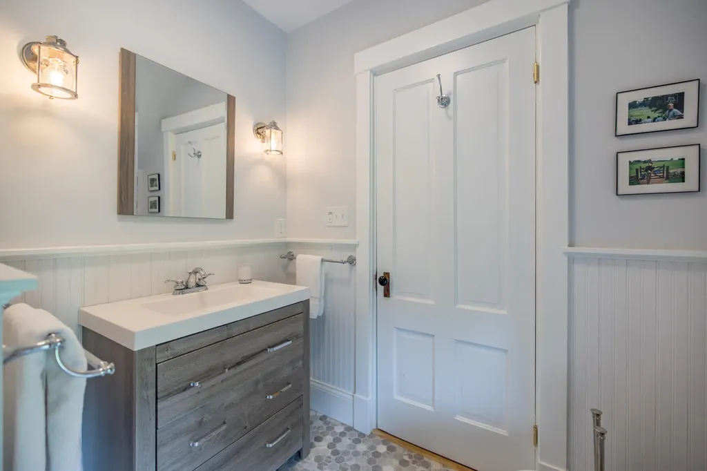 1048 Hotel Road Auburn ME 04210