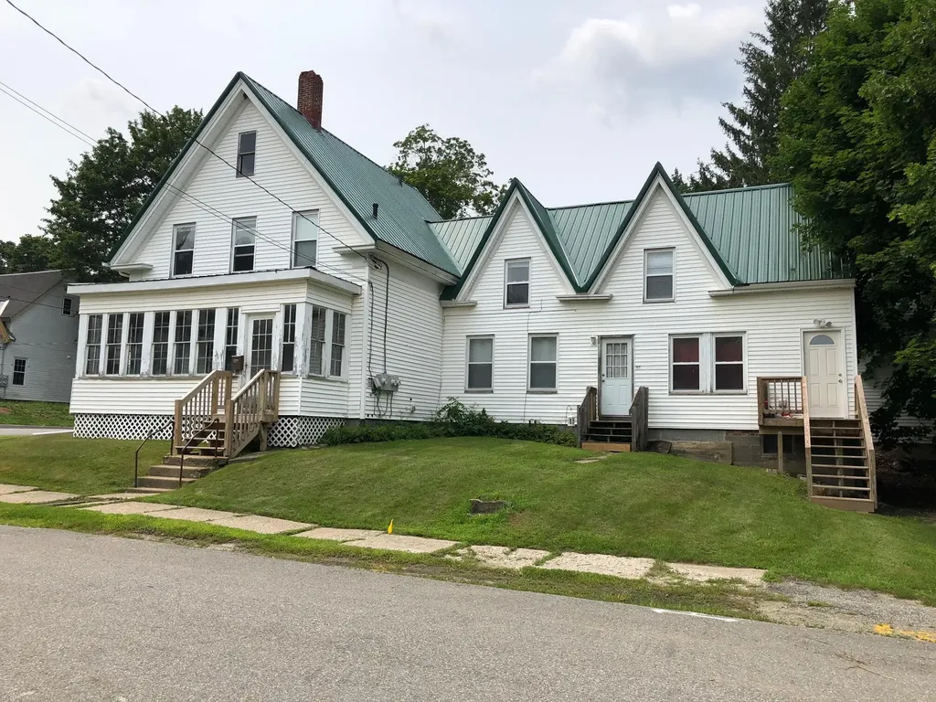 35 Maple Street Gardiner ME 04345