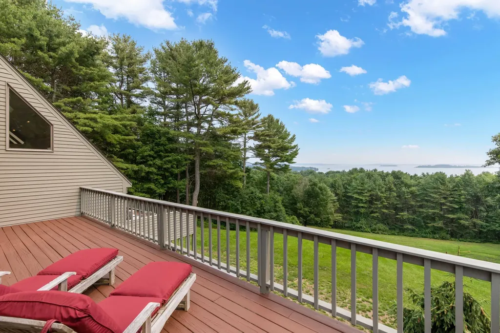 71 Schooner Ridge Road Cumberland ME 04110