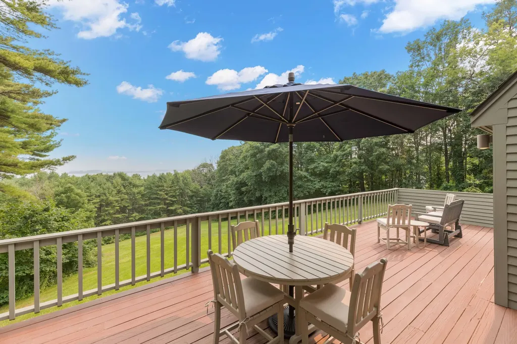 71 Schooner Ridge Road Cumberland ME 04110