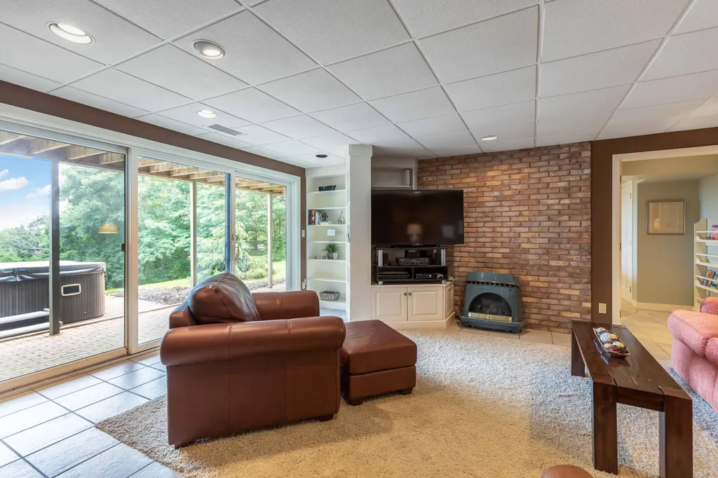 71 Schooner Ridge Road Cumberland ME 04110