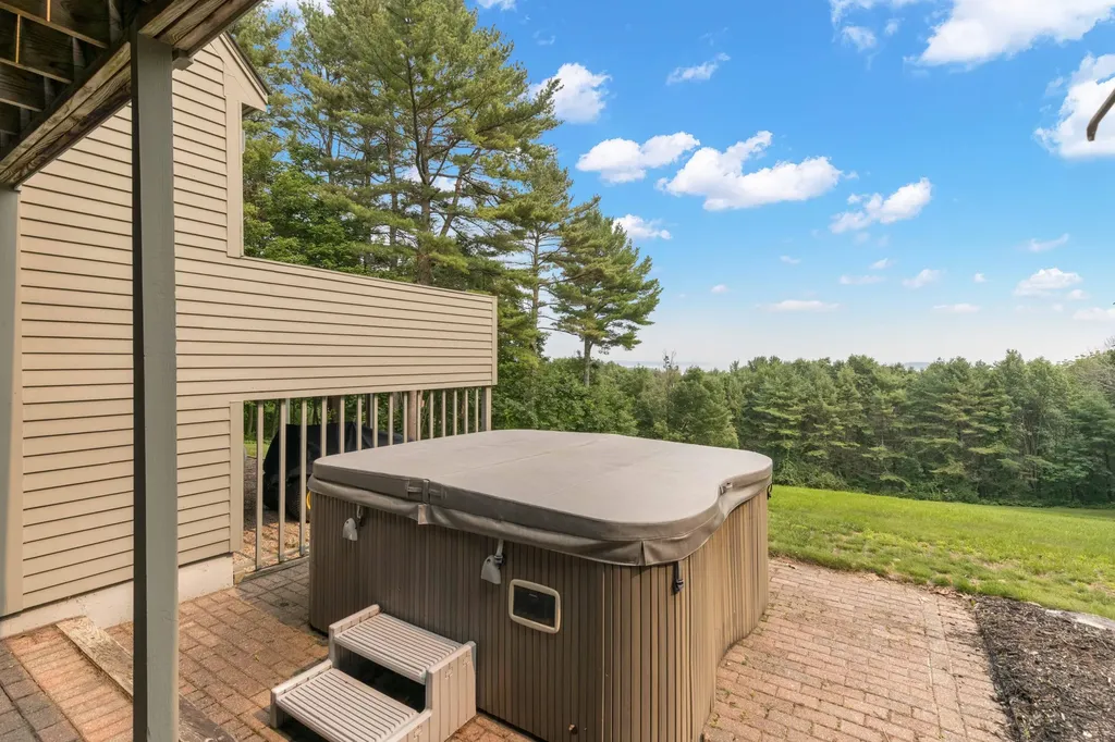71 Schooner Ridge Road Cumberland ME 04110