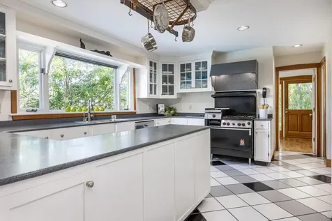 4 Prout Place Cape Elizabeth ME 04107