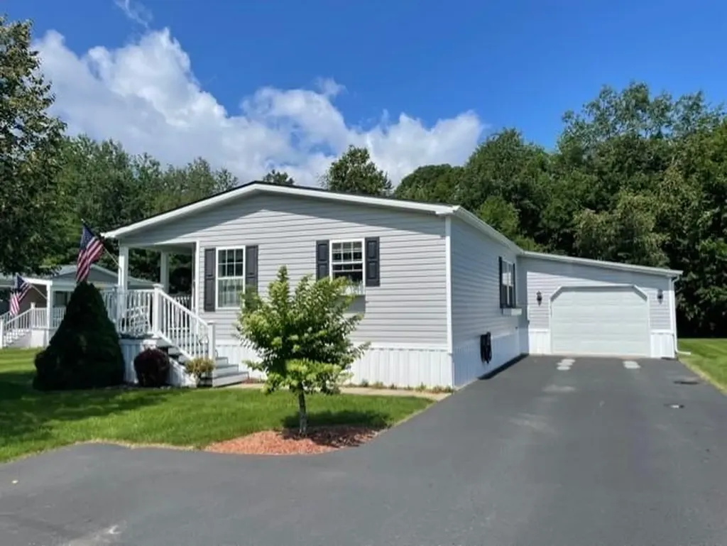 4 Windsor Drive Alfred ME 04002