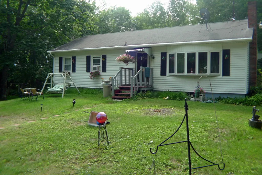25 Kelley Road Pittston ME 04345