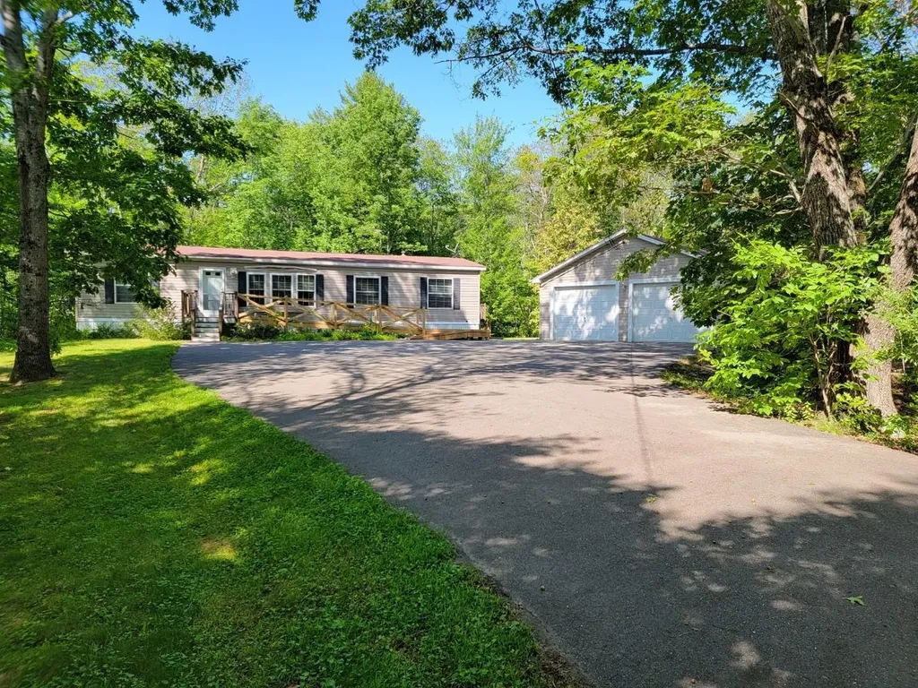 14 Bennett Lane Gardiner ME 04345