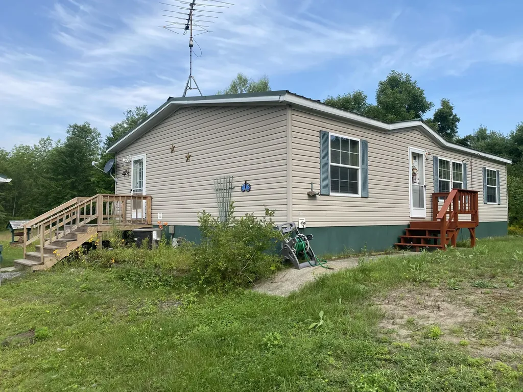 190 Bellsqueeze Road Benton ME 04901