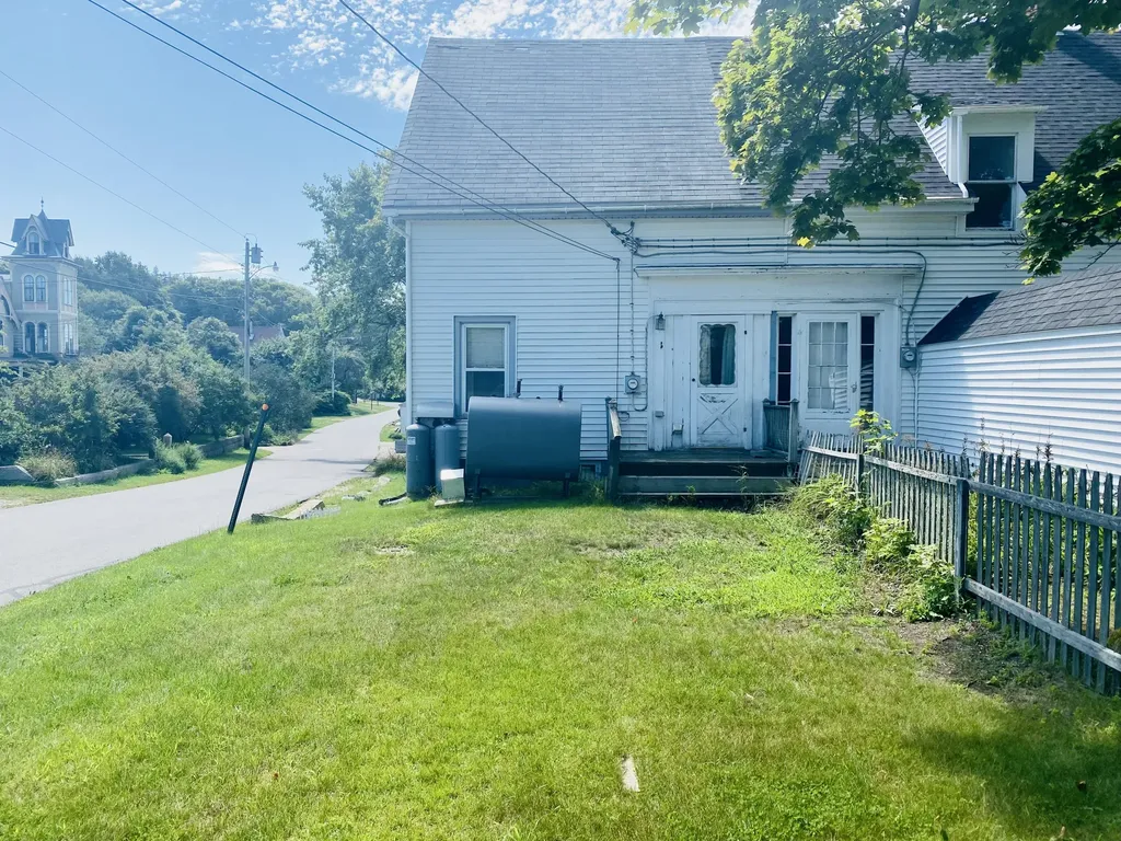 3 School Street Vinalhaven ME 04863