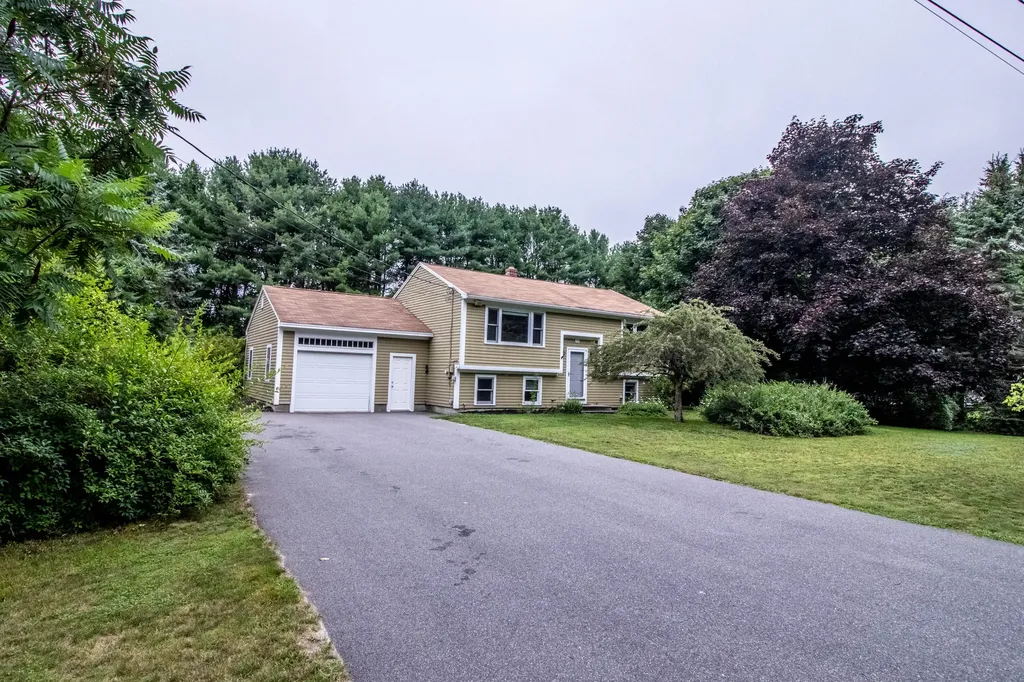 30 Woodside Drive Kennebunk ME 04043