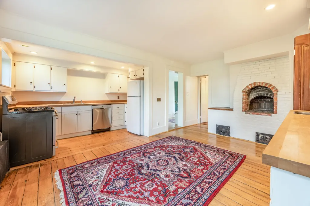 11 Parsonage Street Winterport ME 04496