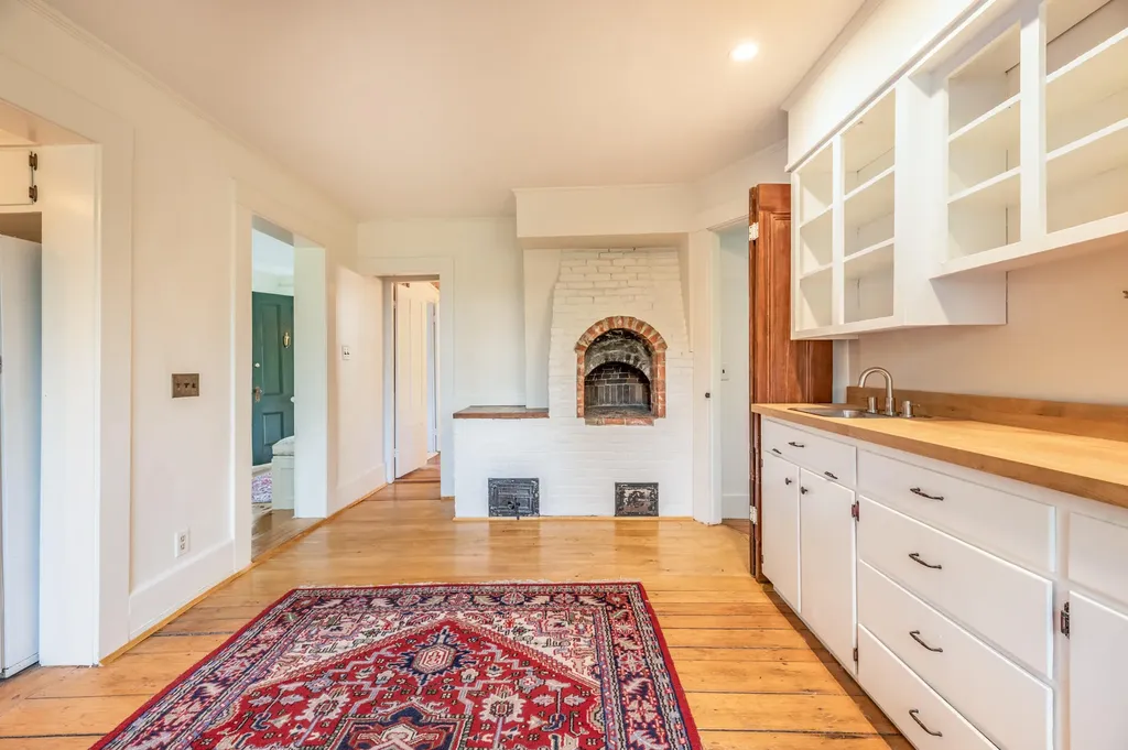 11 Parsonage Street Winterport ME 04496