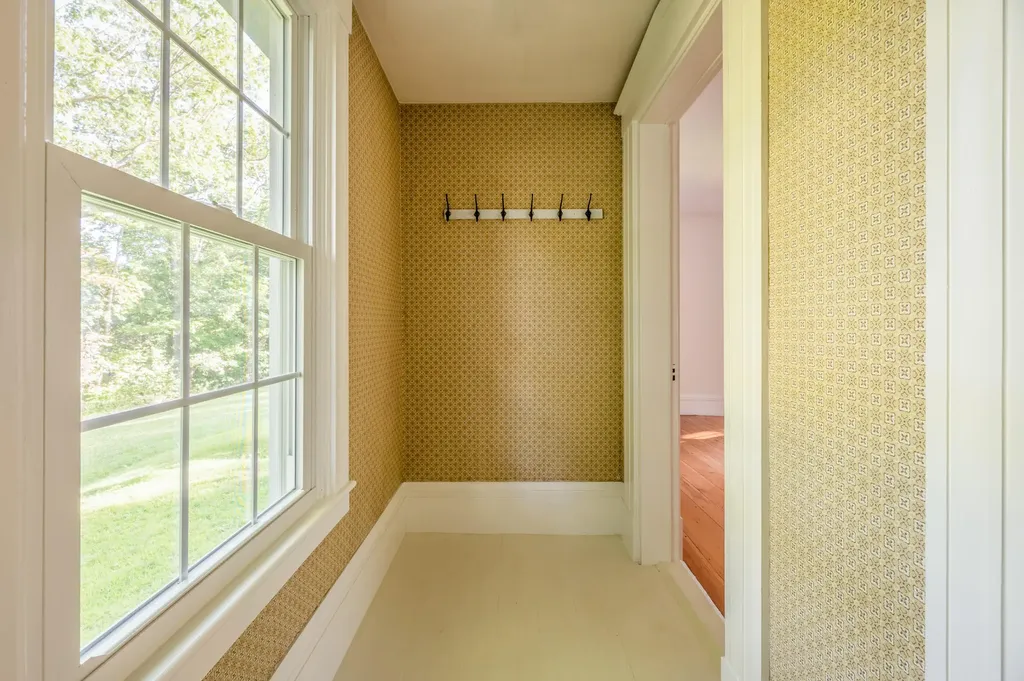 11 Parsonage Street Winterport ME 04496