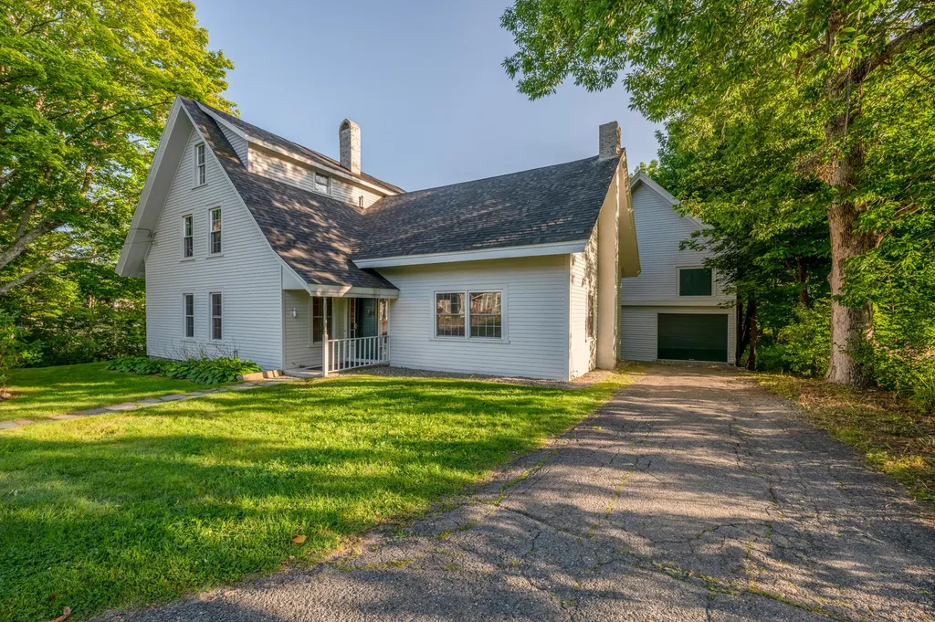 11 Parsonage Street Winterport ME 04496