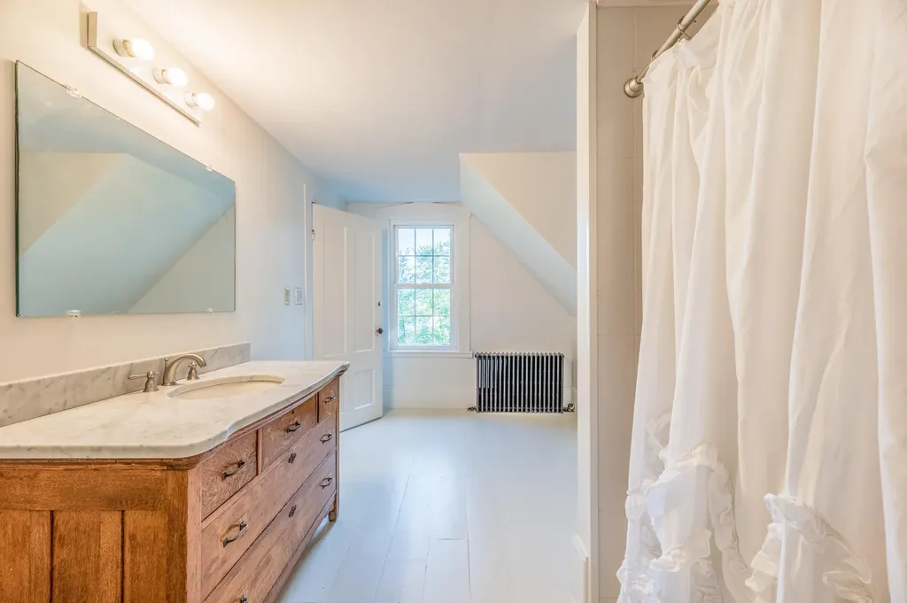 11 Parsonage Street Winterport ME 04496