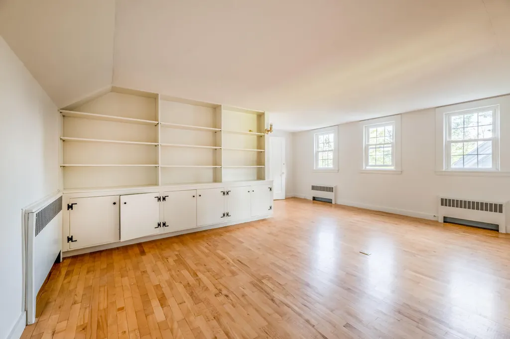 11 Parsonage Street Winterport ME 04496