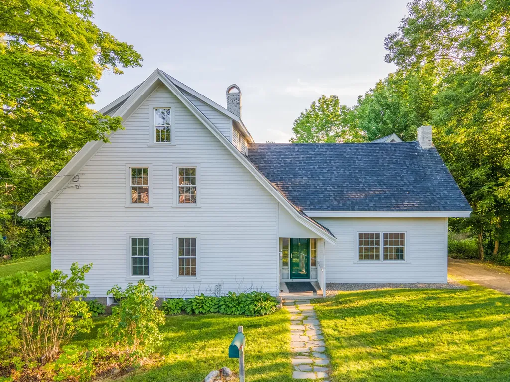 11 Parsonage Street Winterport ME 04496