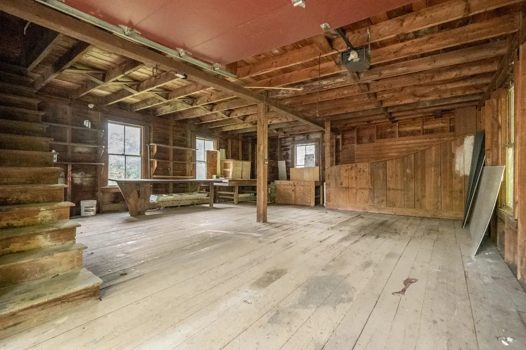 11 Parsonage Street Winterport ME 04496