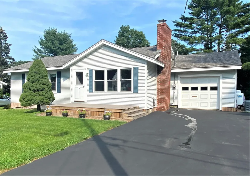 5 Fernwood Street Orono ME 04473