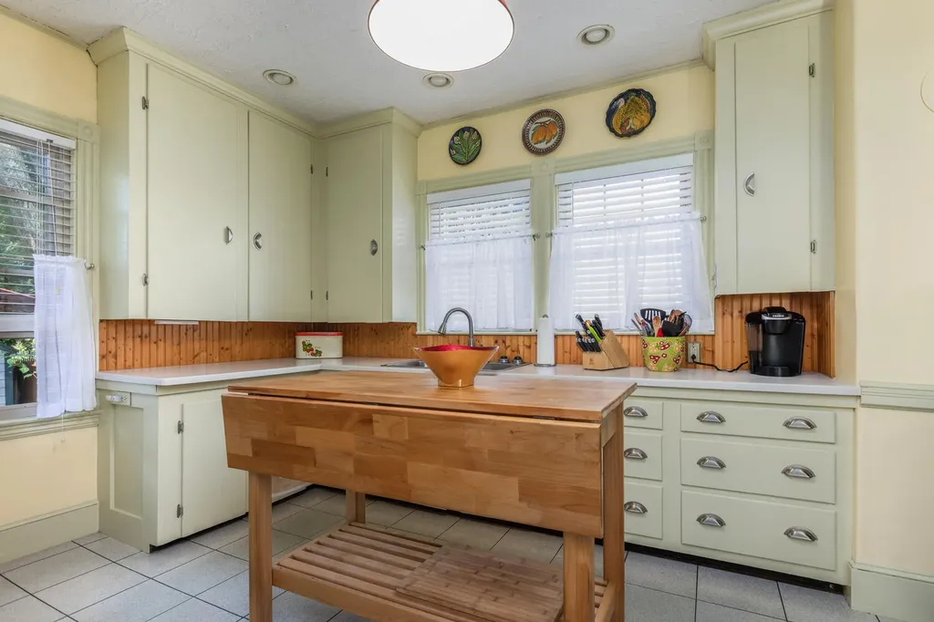 80 Everett Avenue South Portland ME 04106