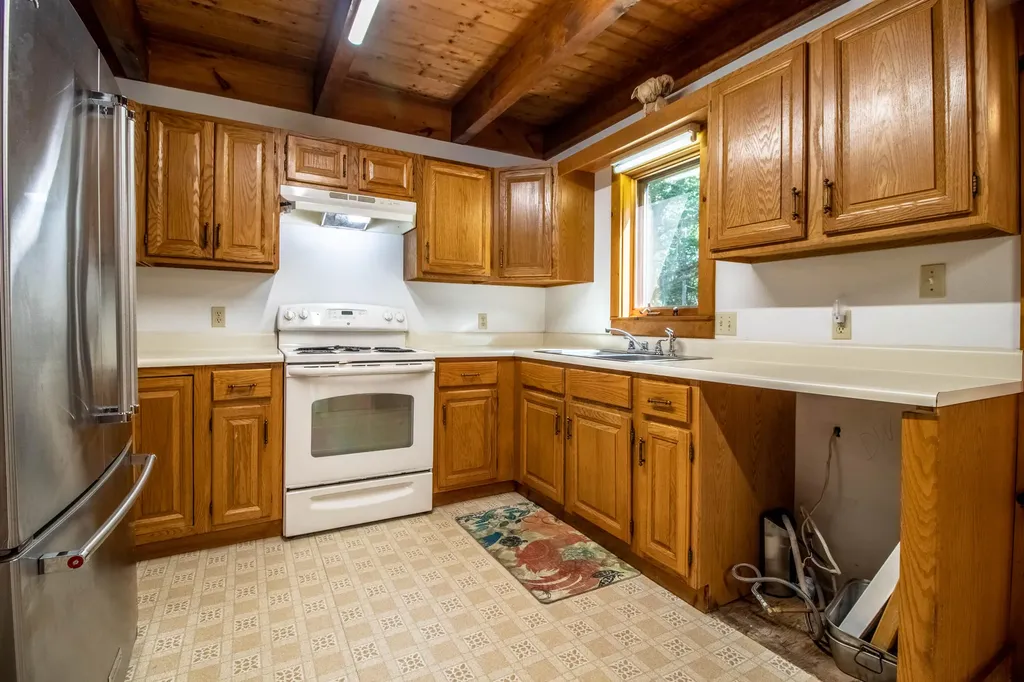 25 Johnson Road Standish ME 04084