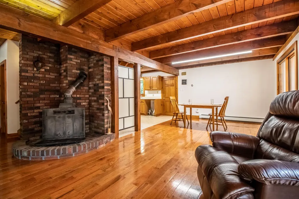 25 Johnson Road Standish ME 04084