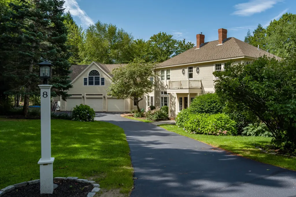 8 Saint Andrews Circle Falmouth ME 04105