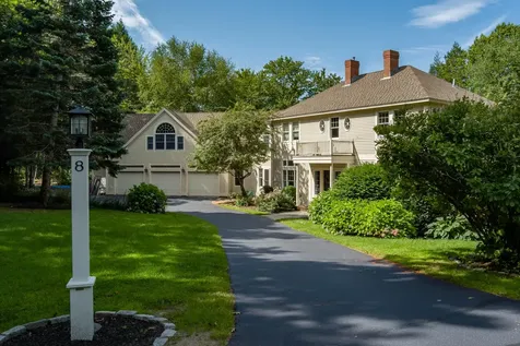 8 Saint Andrews Circle Falmouth ME 04105