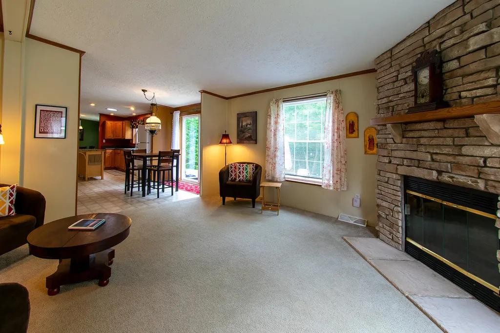 18 Old Settlers Lane Cushing ME 04563