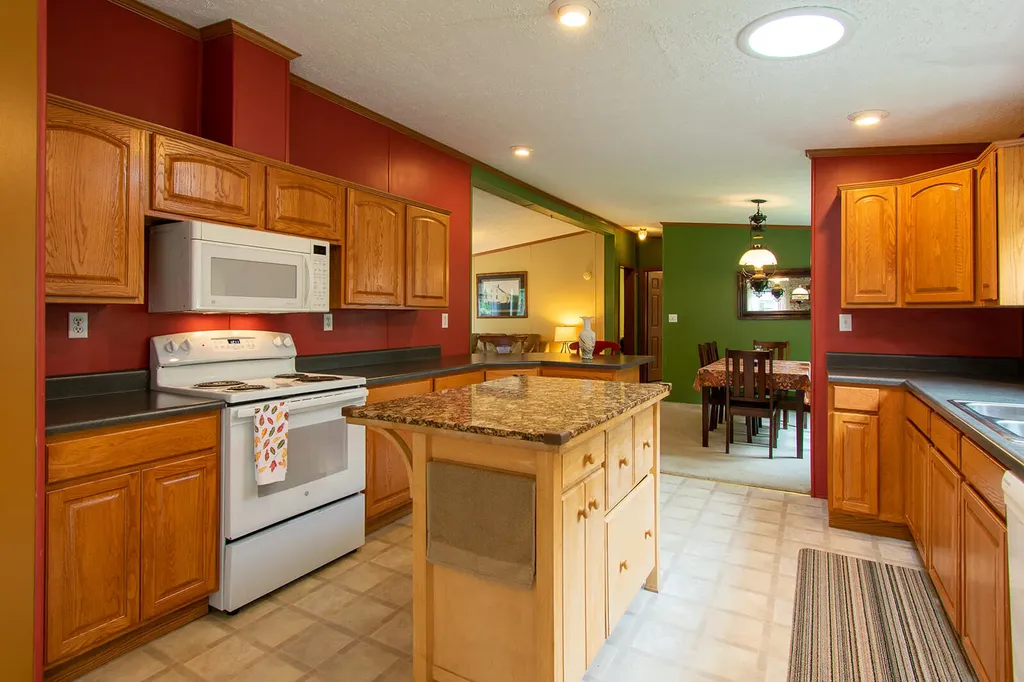 18 Old Settlers Lane Cushing ME 04563