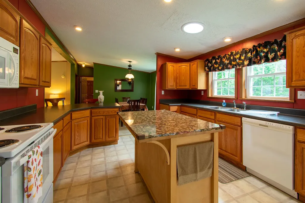 18 Old Settlers Lane Cushing ME 04563