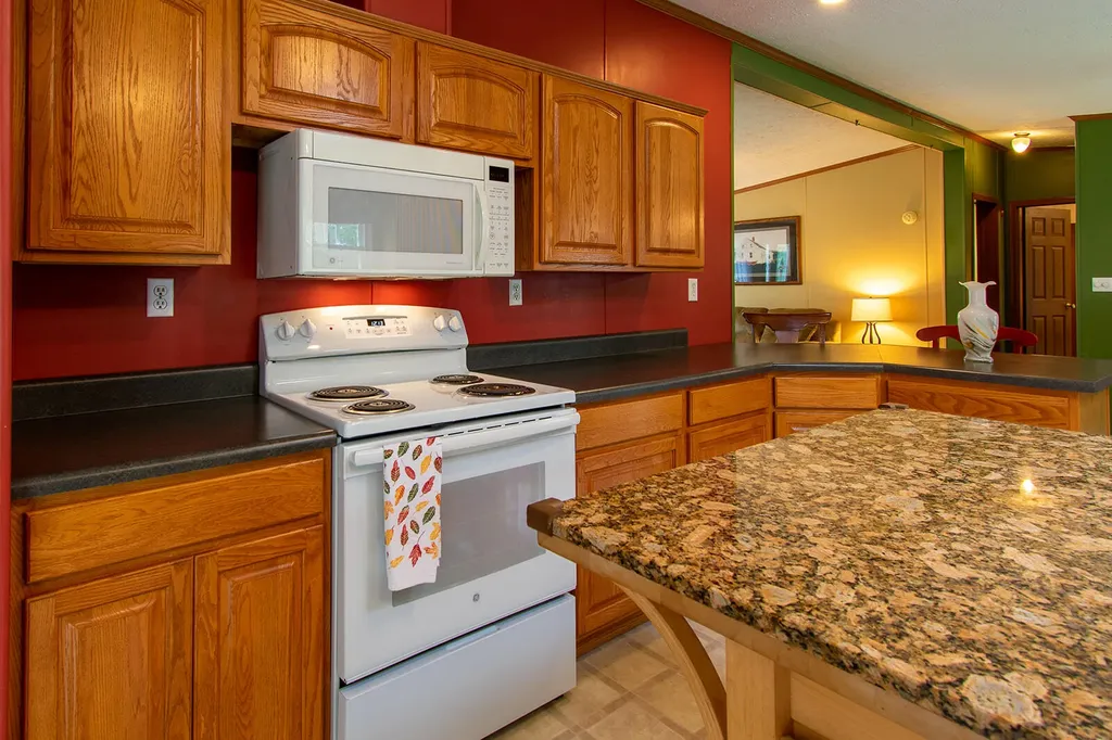 18 Old Settlers Lane Cushing ME 04563