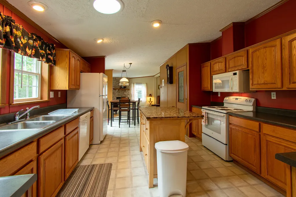 18 Old Settlers Lane Cushing ME 04563