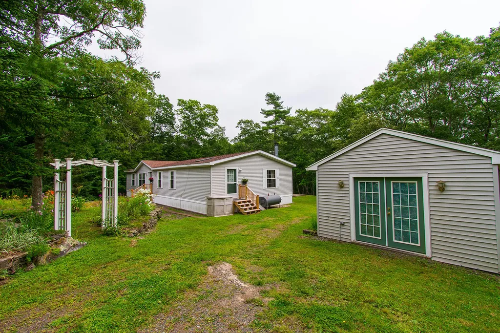 18 Old Settlers Lane Cushing ME 04563