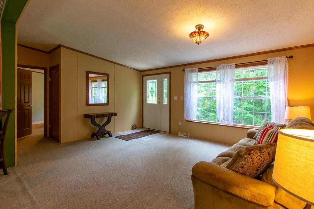 18 Old Settlers Lane Cushing ME 04563