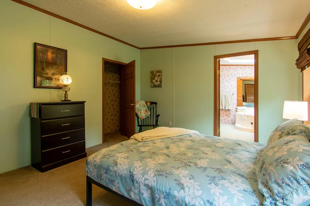 18 Old Settlers Lane Cushing ME 04563