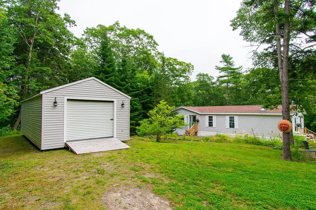 18 Old Settlers Lane Cushing ME 04563