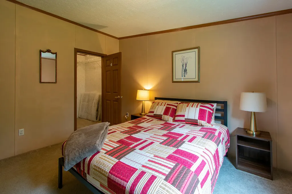18 Old Settlers Lane Cushing ME 04563