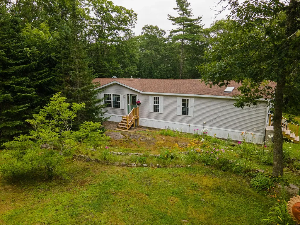 18 Old Settlers Lane Cushing ME 04563