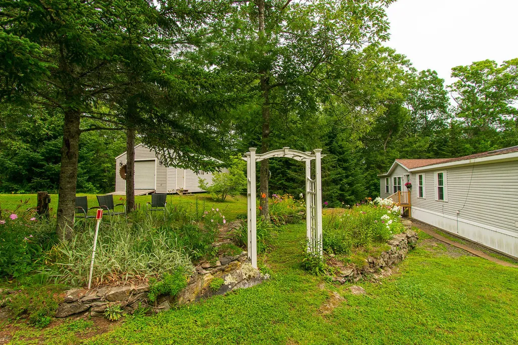 18 Old Settlers Lane Cushing ME 04563