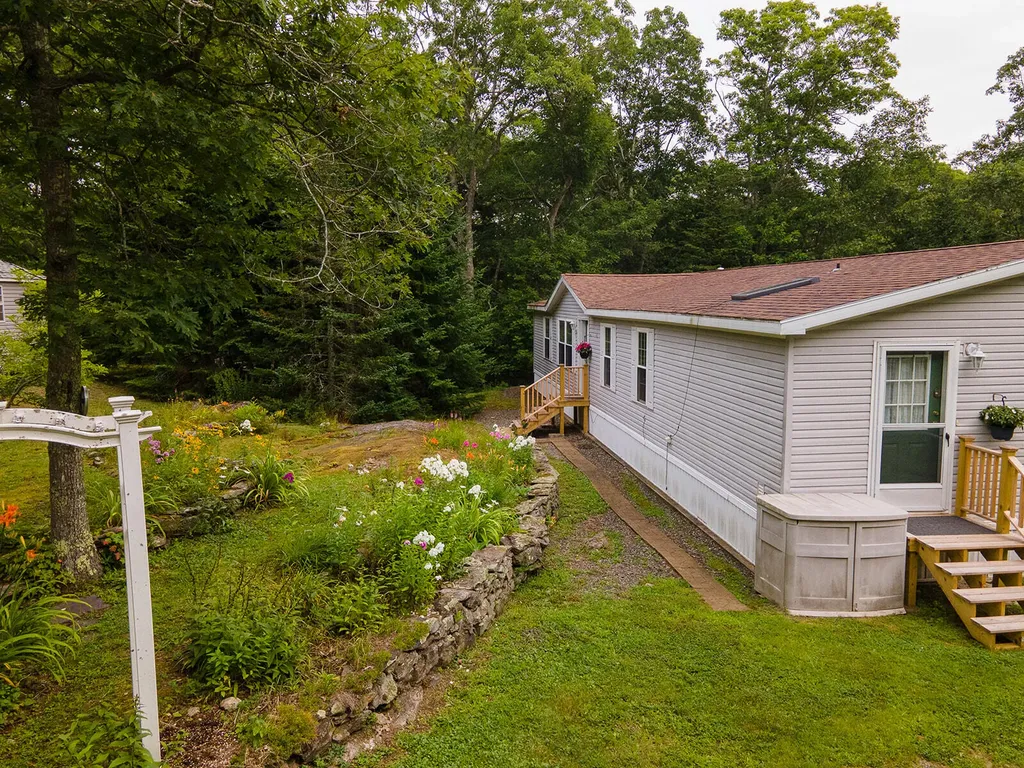 18 Old Settlers Lane Cushing ME 04563
