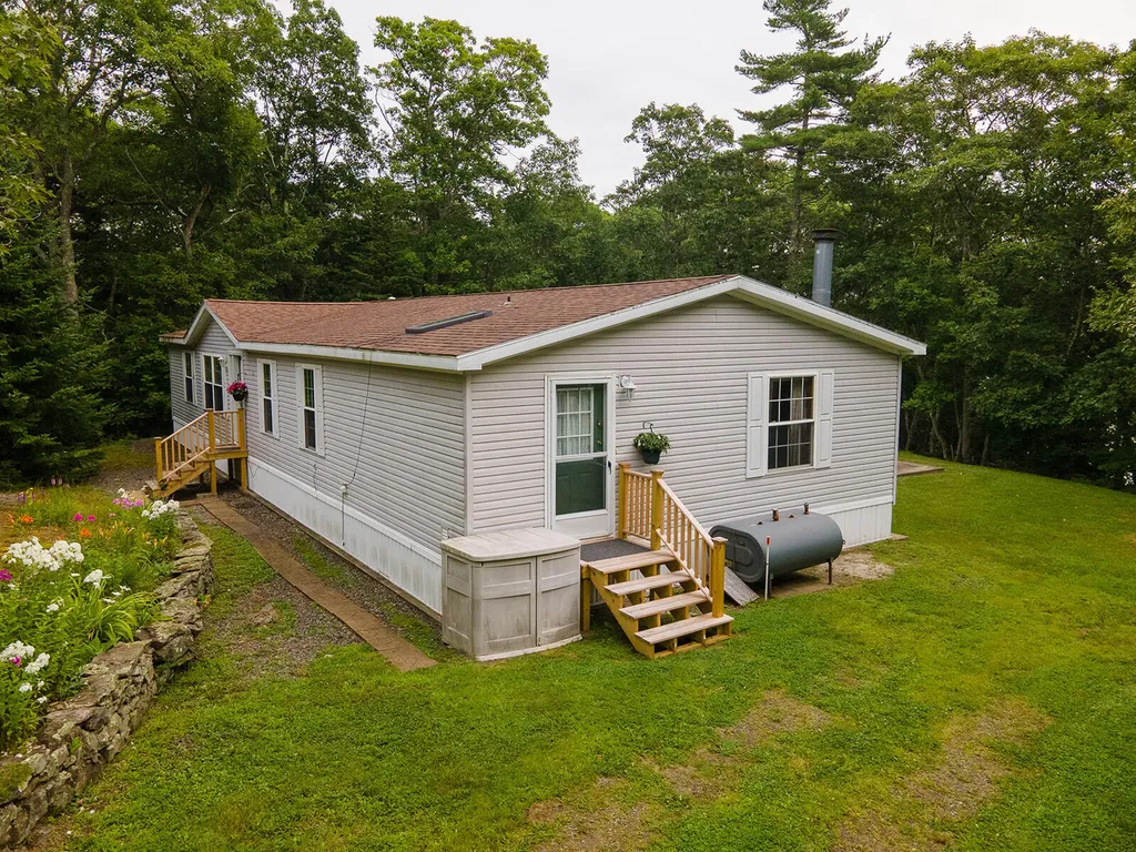 18 Old Settlers Lane Cushing ME 04563