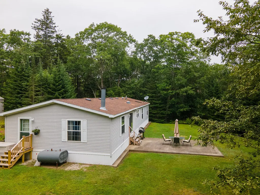 18 Old Settlers Lane Cushing ME 04563